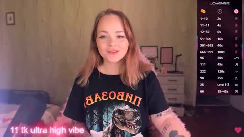 Snapshot of marcelinepeach chatting on 10/06/25, 01:08 Sara online show from 10/06/25, 01:08