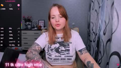 Snapshot of marcelinepeach chatting on 10/23/25, 12:15 Sara online show from 10/23/25, 12:15