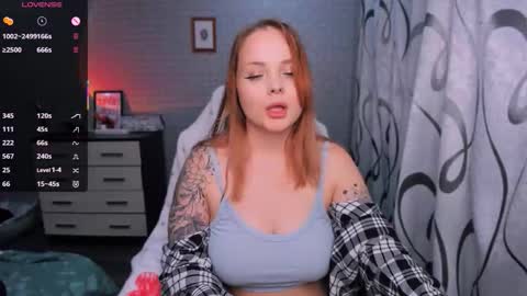 Snapshot of marcelinepeach chatting on 11/08/25, 05:56 Sara online show from 11/08/25, 05:56