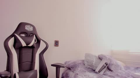 Snapshot of mardybum_ chatting on 02/06/25, 08:13 Maria online show from 02/06/25, 08:13