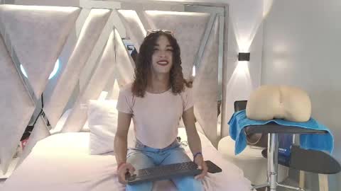 marfilastrom online show from 09/16/25, 08:21