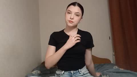 Mia online show from 02/09/26, 04:44