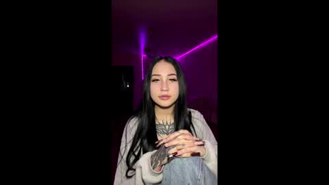 Lauren online show from 05/17/26, 01:07
