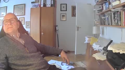 Snapshot of marginalie chatting on 01/18/25, 12:15 marginalie online show from 01/18/25, 12:15