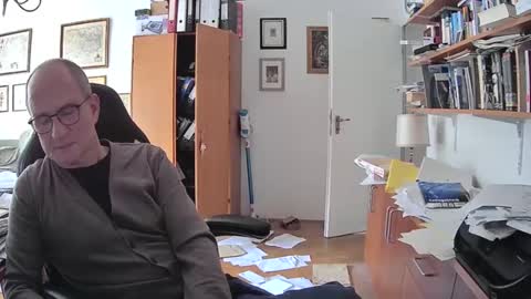 Snapshot of marginalie chatting on 02/20/25, 10:05 marginalie online show from 02/20/25, 10:05