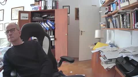 Snapshot of marginalie chatting on 10/26/25, 09:48 marginalie online show from 10/26/25, 09:48