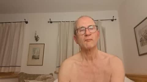 Snapshot of marginalie chatting on 11/27/25, 06:21 marginalie online show from 11/27/25, 06:21