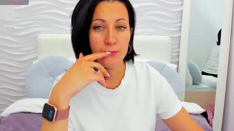 Snapshot of margobloom chatting on 09/27/25, 01:27 Margo online show from 09/27/25, 01:27