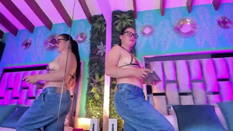 Snapshot of mari_cooper1 chatting on 04/12/26, 11:32 Mari online show from 04/12/26, 11:32