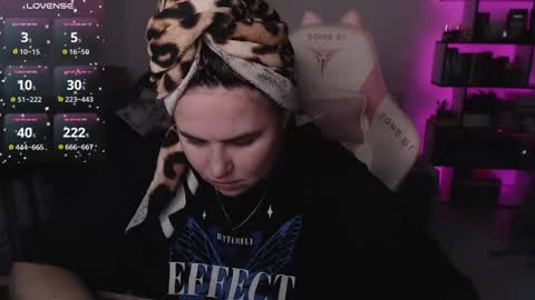 mari moore online show from 11/28/25, 07:00