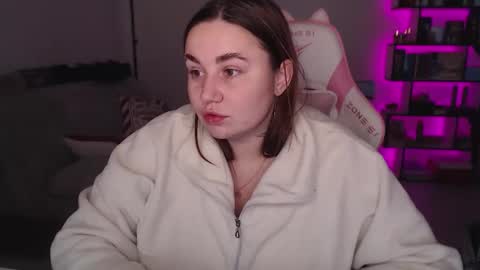 mari moore online show from 12/15/25, 07:23