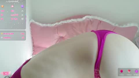 mari_tokyo online show from 10/31/25, 11:17