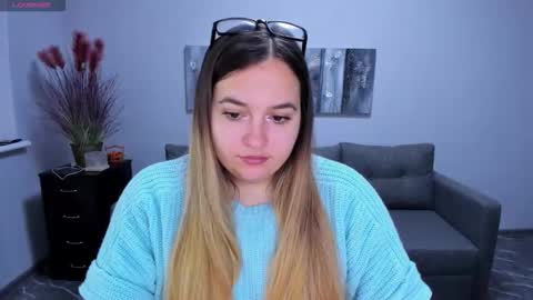 Snapshot of maria_bond chatting on 12/01/25, 06:40 Maria online show from 12/01/25, 06:40