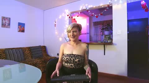 Maria fernanda online show from 02/25/25, 02:03