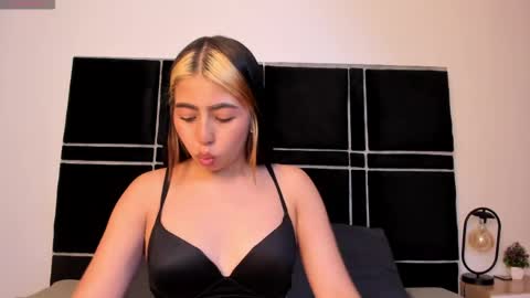 Snapshot of maria_ll chatting on 05/27/26, 01:57 maria online show from 05/27/26, 01:57