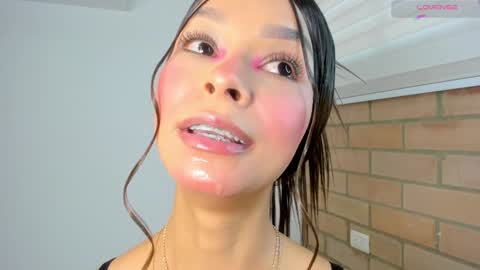 S O F I A  model independent online show from 01/02/25, 12:13