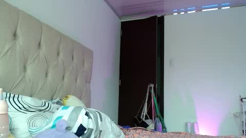 Snapshot of mariaa_vicctoria chatting on 10/09/25, 08:40 Vicky online show from 10/09/25, 08:40