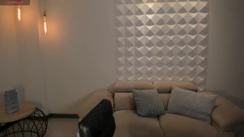 MARIA HERRERA  online show from 10/19/25, 05:13