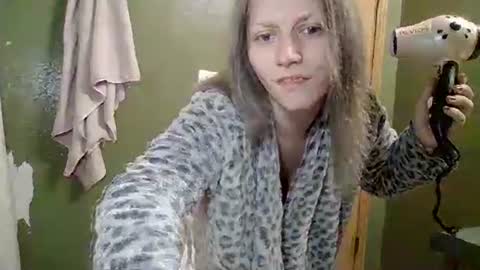 Snapshot of mariamaybe24 chatting on 03/01/25, 09:15 Mariah online show from 03/01/25, 09:15