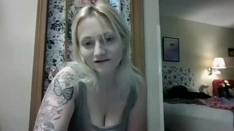Snapshot of mariamaybe24 chatting on 01/14/26, 02:06 Mariah online show from 01/14/26, 02:06