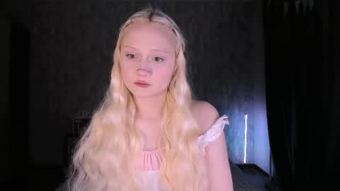 Snapshot of mariamilkis chatting on 11/06/25, 02:45 Maria online show from 11/06/25, 02:45