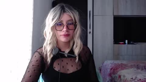 Mariana online show from 09/24/25, 07:06