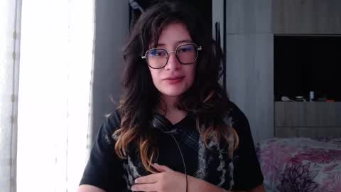 Mariana online show from 10/02/25, 01:40