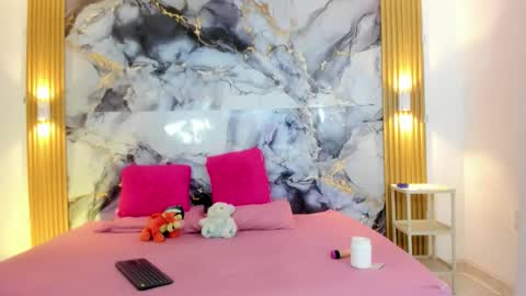 mariana_16_ online show from 02/09/26, 01:59