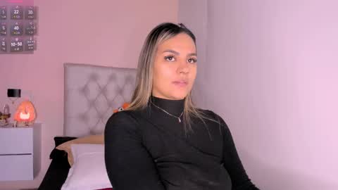 Mariana Roe online show from 02/19/25, 02:55