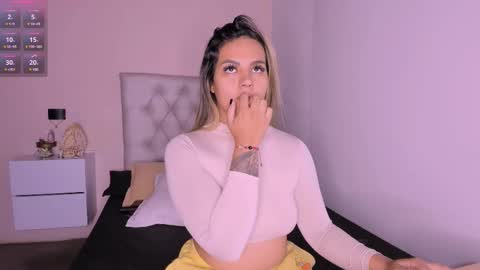 Mariana Roe online show from 02/25/25, 10:15