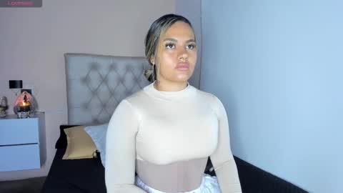 Mariana Roe online show from 11/06/25, 11:26