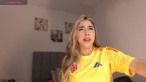 Mariana online show from 03/27/26, 04:18