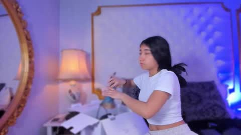 Mariana   online show from 12/21/25, 10:55