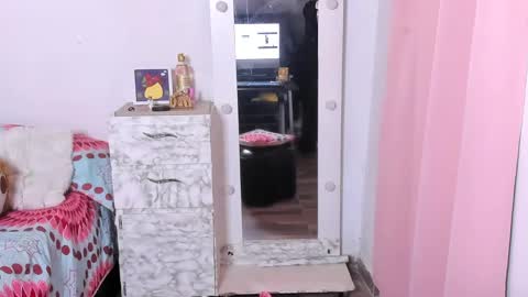 Snapshot of mariana_mr chatting on 02/01/25, 02:45 M A R I A N A online show from 02/01/25, 02:45