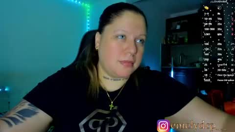 Snapshot of mariana_spellman chatting on 06/17/26, 06:05 Emely online show from 06/17/26, 06:05