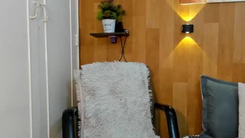 Snapshot of marianaa_aangel chatting on 10/20/25, 07:03 Mariana Angel online show from 10/20/25, 07:03