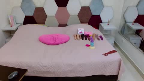 mariana online show from 10/30/25, 05:02