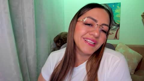 Mariana Lopez online show from 10/18/25, 02:03