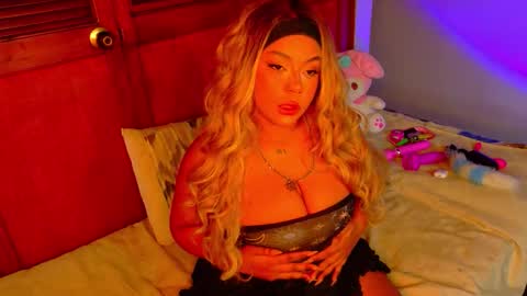 Mariana Prada online show from 11/22/25, 11:42