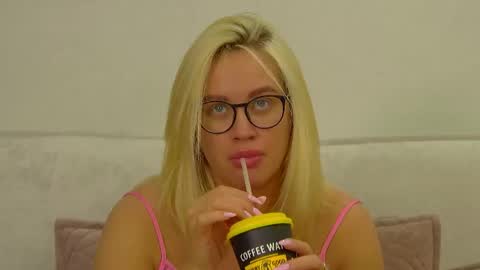 Maria online show from 05/15/26, 08:43