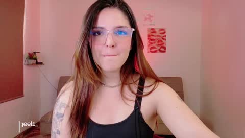 Snapshot of mariangeel_ chatting on 01/28/25, 10:45 mariangeel_ online show from 01/28/25, 10:45