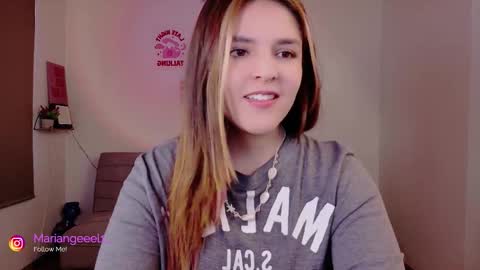 Snapshot of mariangeel_ chatting on 10/16/25, 10:33 mariangeel_ online show from 10/16/25, 10:33