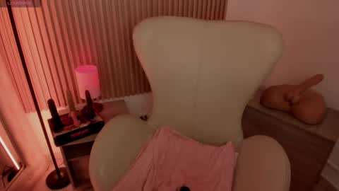 Marian Love  online show from 02/20/25, 02:02