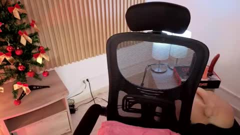 Marian Love  online show from 01/05/26, 05:27