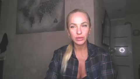 Snapshot of marianna1977 chatting on 06/18/26, 07:18 marianna1977 online show from 06/18/26, 07:18