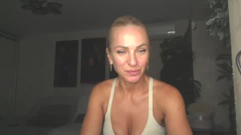 Snapshot of marianna1977 chatting on 07/14/26, 07:30 marianna1977 online show from 07/14/26, 07:30