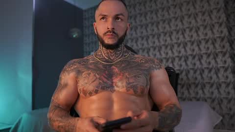 Snapshot of mariano_costa chatting on 12/22/24, 05:42 Mariano Costa online show from 12/22/24, 05:42