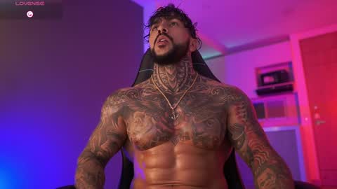 Snapshot of mariano_costa chatting on 10/17/25, 01:09 Mariano Costa online show from 10/17/25, 01:09