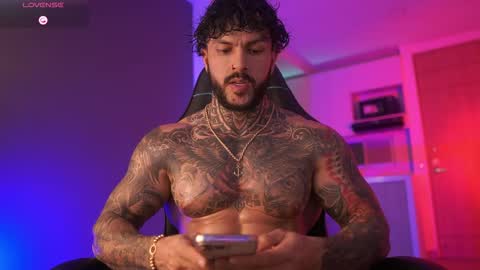 Snapshot of mariano_costa chatting on 10/29/25, 04:15 Mariano Costa online show from 10/29/25, 04:15