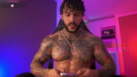 Snapshot of mariano_costa chatting on 10/31/25, 04:24 Mariano Costa online show from 10/31/25, 04:24